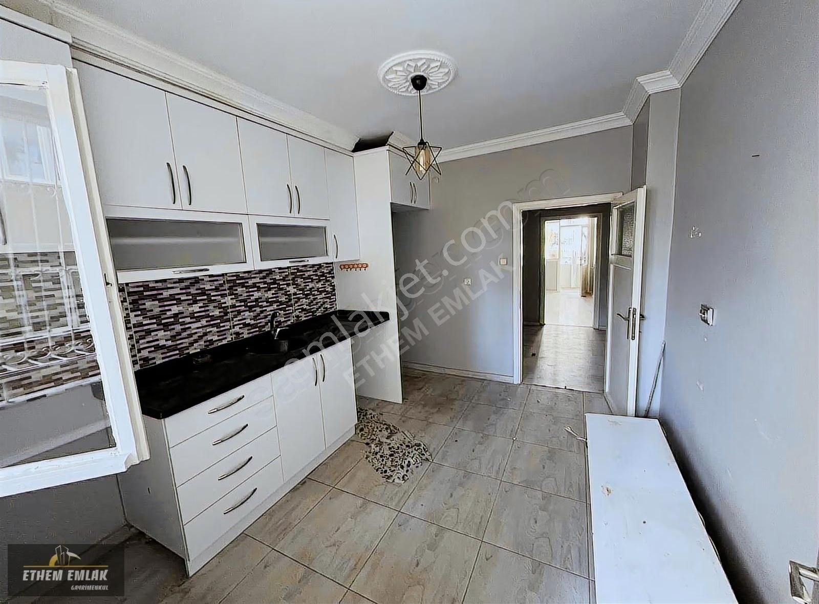 Mavibulvarda İkram Dondurma Arkası Kiralık 3+1