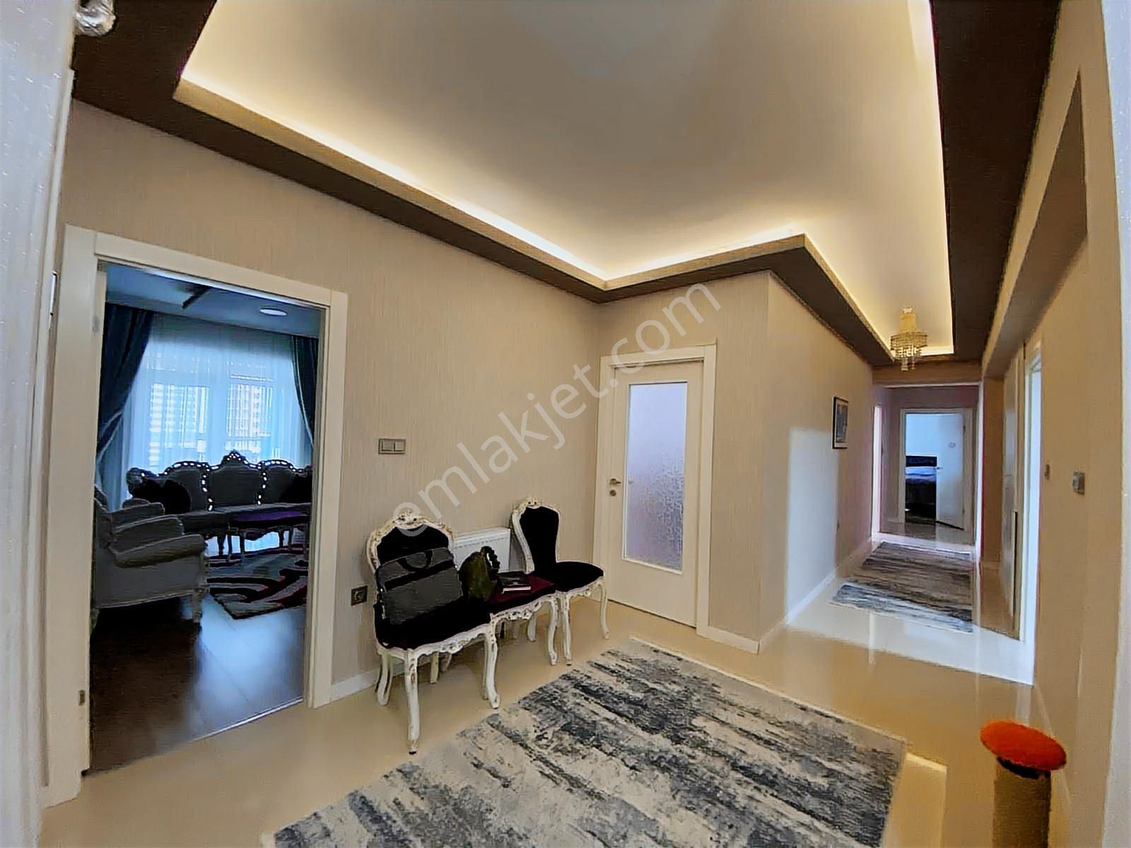 Turgut Özal Mahallesinde Ferah Geniş Yapılı 4+1 Satılık Daire