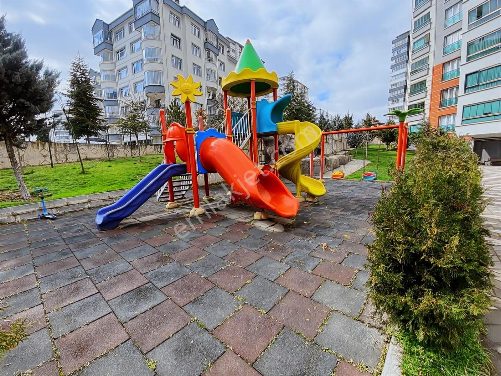 Turgut Özal Mahallesinde Ferah Geniş Yapılı 4+1 Satılık Daire - Görsel 31