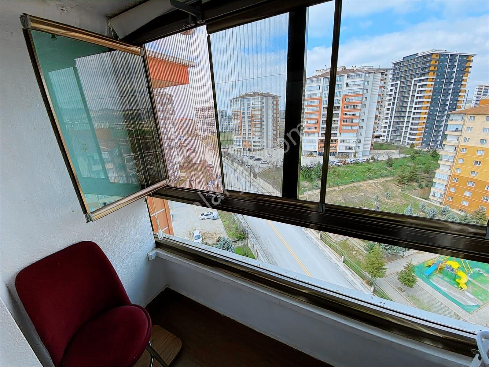 Turgut Özal Mahallesinde Ferah Geniş Yapılı 4+1 Satılık Daire - Görsel 23