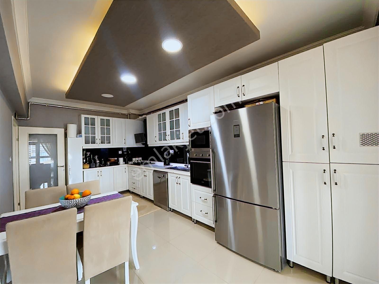 Turgut Özal Mahallesinde Ferah Geniş Yapılı 4+1 Satılık Daire - Görsel 32