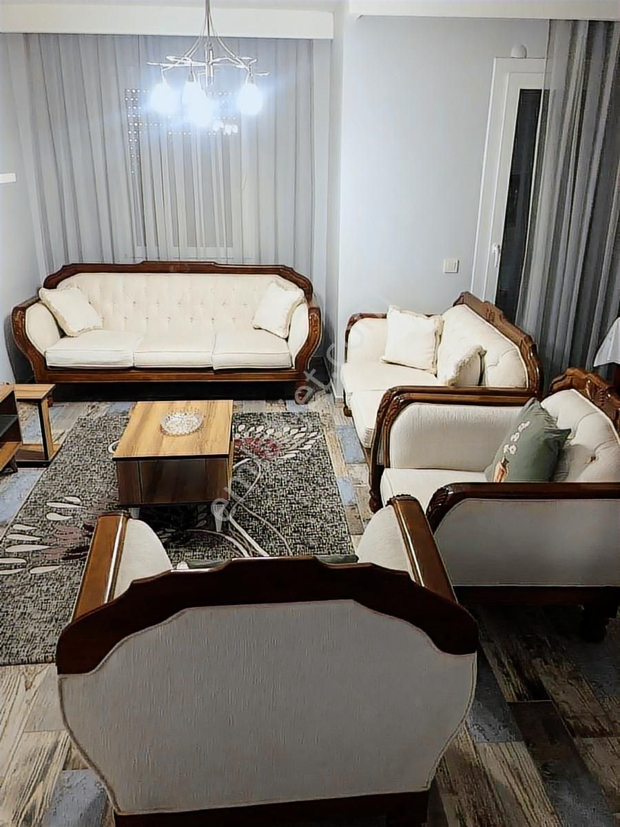 Şeref Karaoğlu'ndan Çeşme Merkezde Full Eşyalı Kiralık Daire - Görsel 2