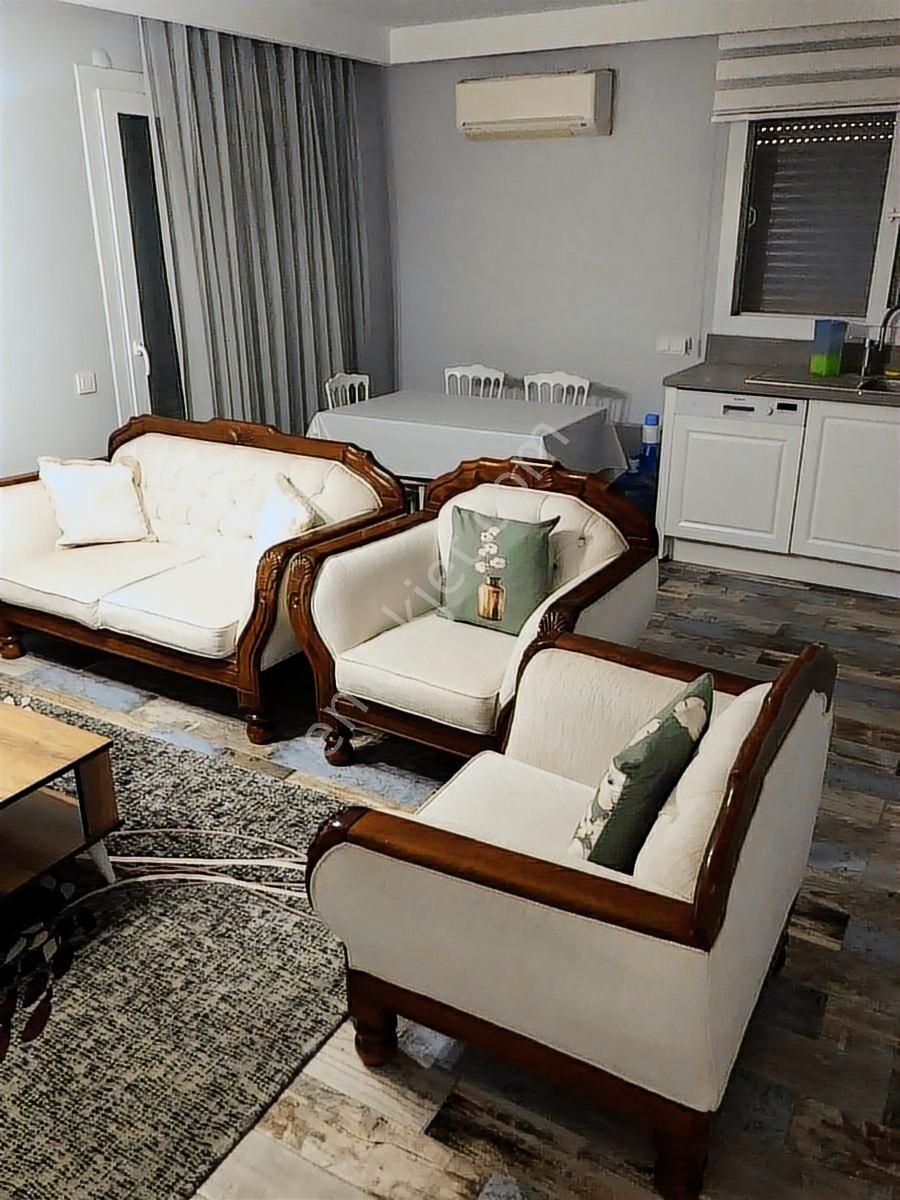 Şeref Karaoğlu'ndan Çeşme Merkezde Full Eşyalı Kiralık Daire - Görsel 3