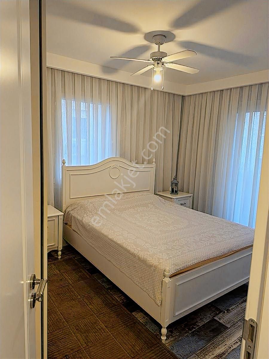 Şeref Karaoğlu'ndan Çeşme Merkezde Full Eşyalı Kiralık Daire - Görsel 16