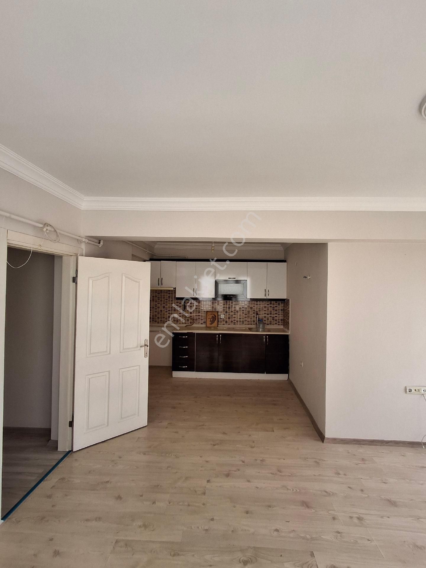 Kayalar Emlaktan Mükemmel Konumda Satılık 2+1 90 - Görsel 5