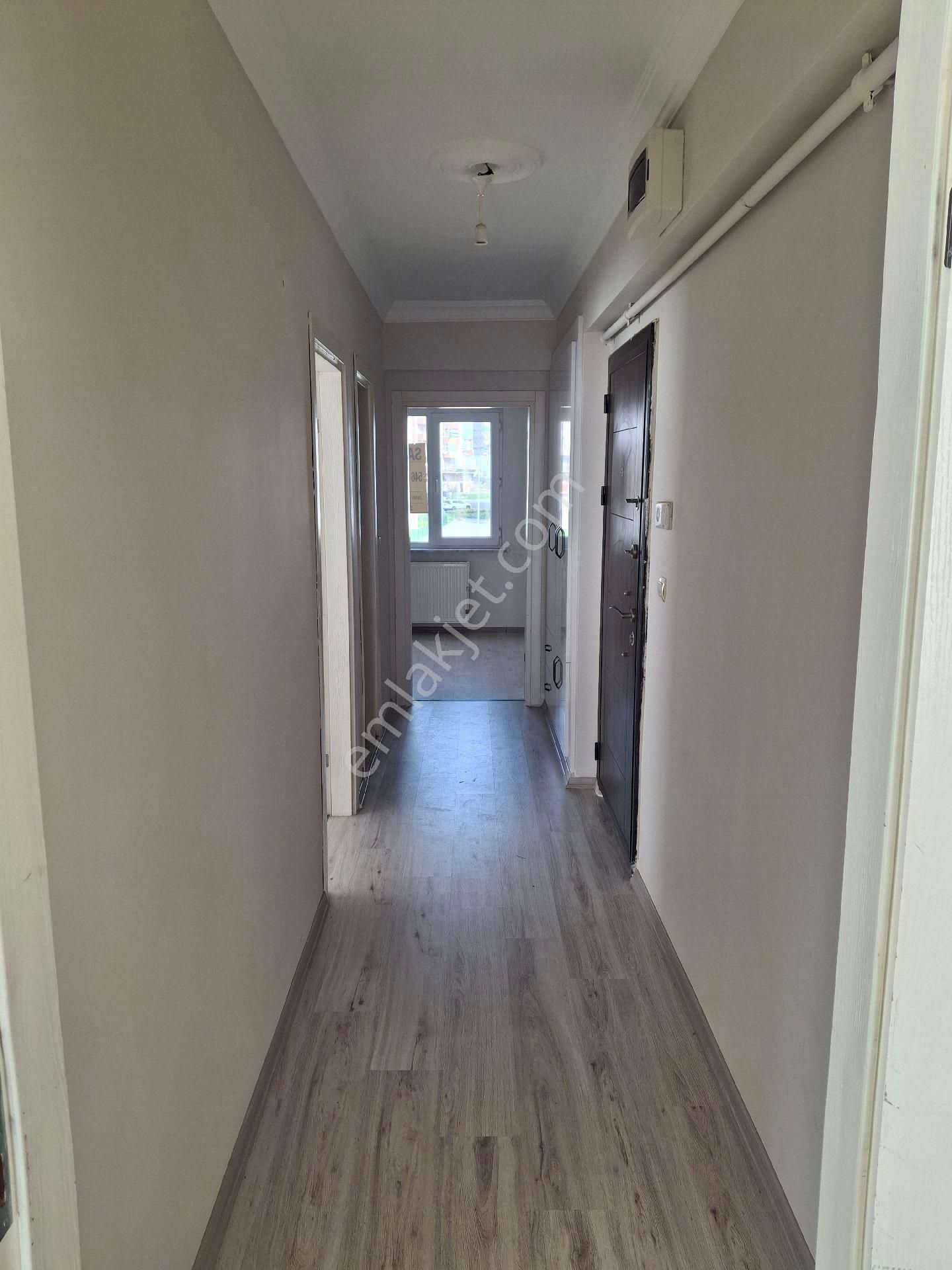 Kayalar Emlaktan Mükemmel Konumda Satılık 2+1 90 - Görsel 3