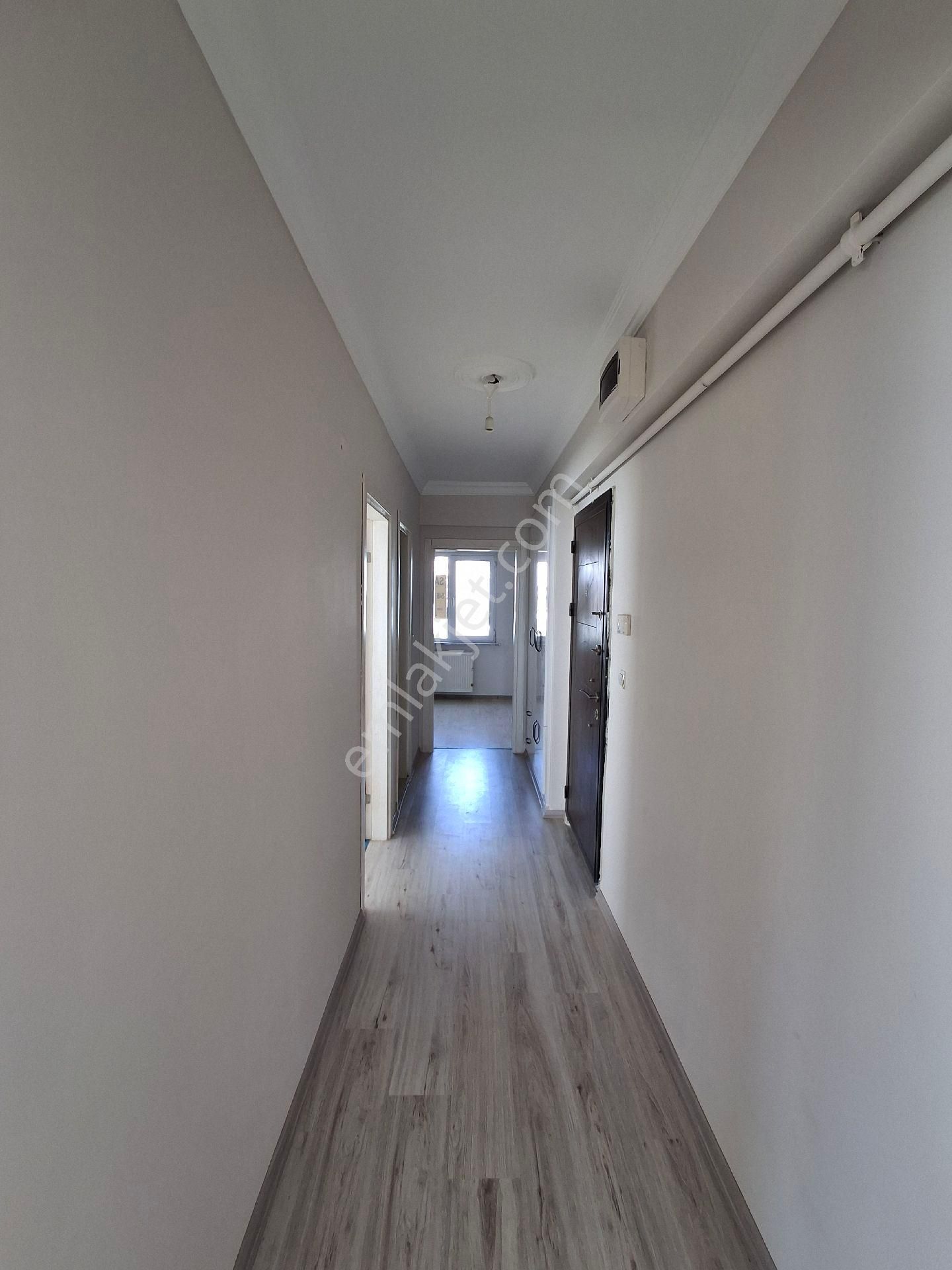 Kayalar Emlaktan Mükemmel Konumda Satılık 2+1 90 - Görsel 4