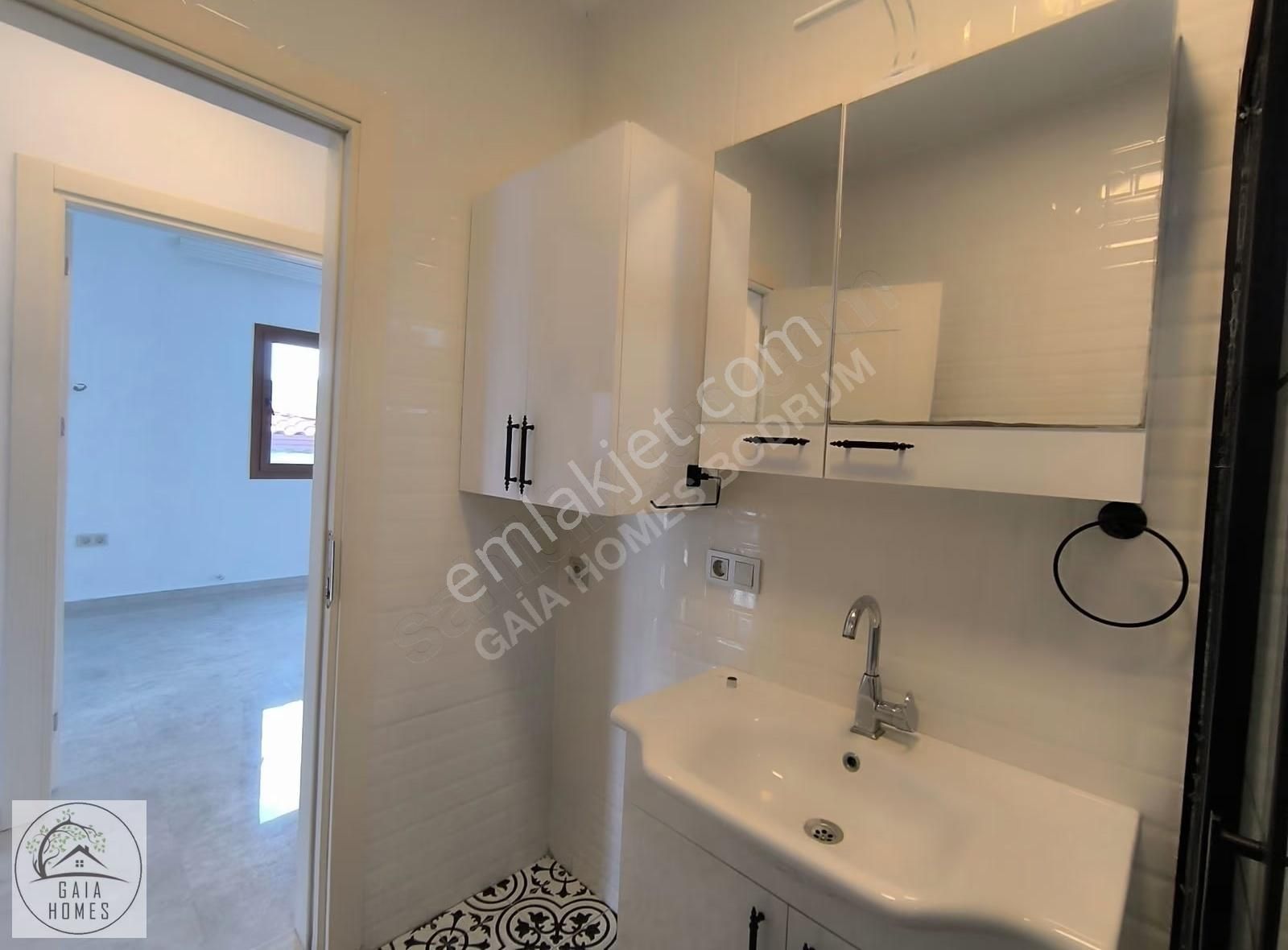 Denize Sıfır Sitede, Doğa Manzaralı, 2+1, Eşyasız, Yeni Daire - Görsel 15