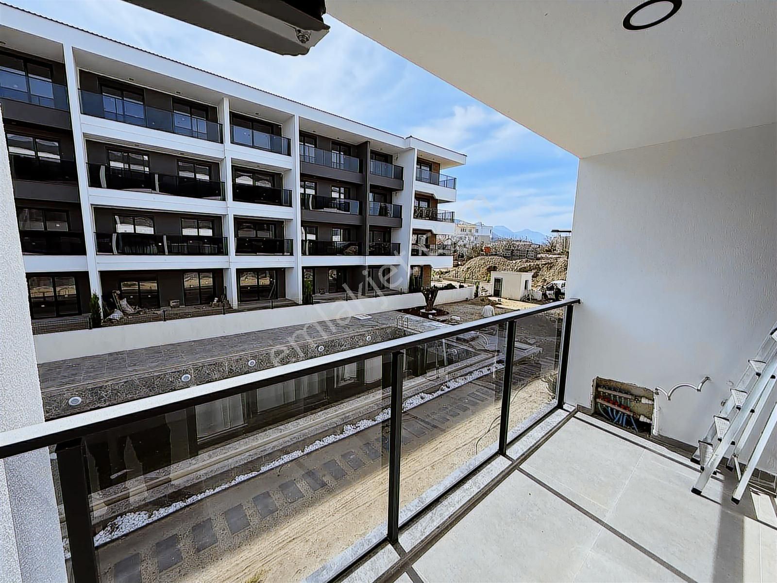 Kuşadası Davutlar Nezih Sitede 2+1 Full Eşyalı Daire - Görsel 11