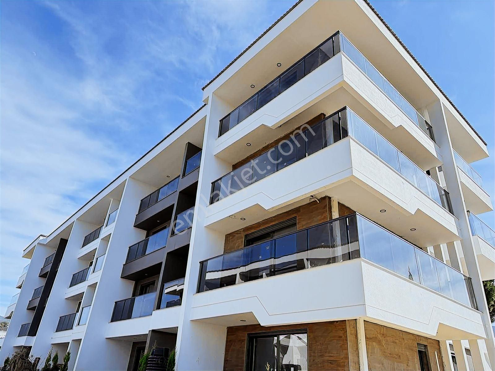 Kuşadası Davutlar Nezih Sitede 2+1 Full Eşyalı Daire