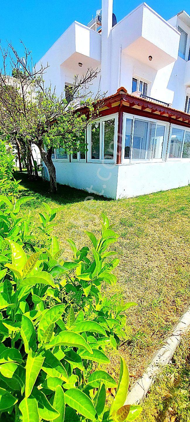 Çeşme Çiftlikköy'de Sakız Adası Deniz Manzaralı Sezonluk Aylık Kiralık Ev