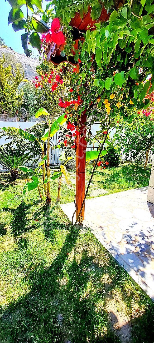 Çeşme Çiftlikköy'de Sakız Adası Deniz Manzaralı Sezonluk Aylık Kiralık Ev - Görsel 15