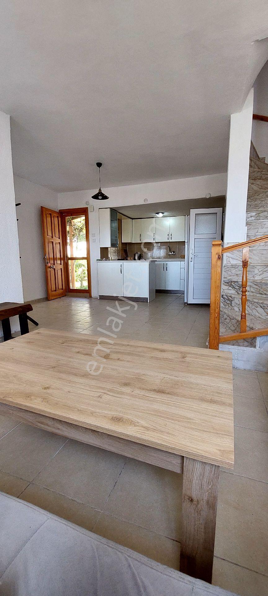 Çeşme Çiftlikköy'de Sakız Adası Deniz Manzaralı Sezonluk Aylık Kiralık Ev - Görsel 19