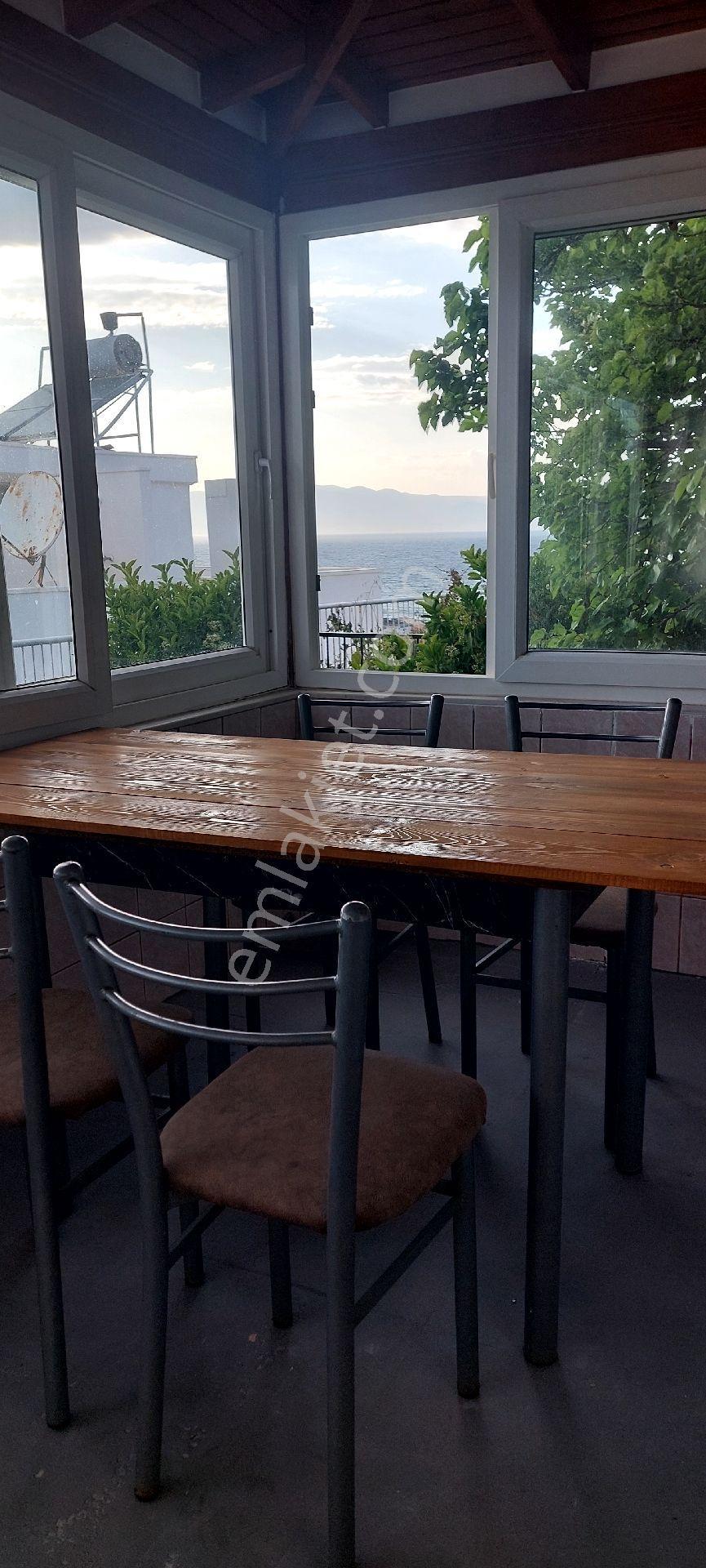 Çeşme Çiftlikköy'de Sakız Adası Deniz Manzaralı Sezonluk Aylık Kiralık Ev - Görsel 5
