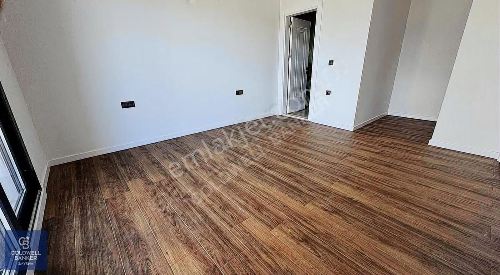 Kuşadası Caddesine Cepheli Sıfır 2+1 Villa - Görsel 21