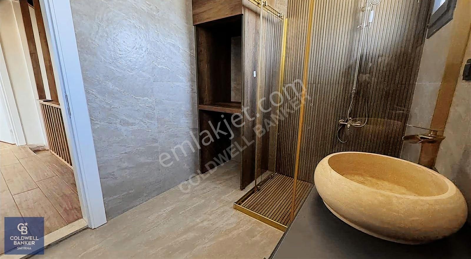 Kuşadası Caddesine Cepheli Sıfır 2+1 Villa - Görsel 35