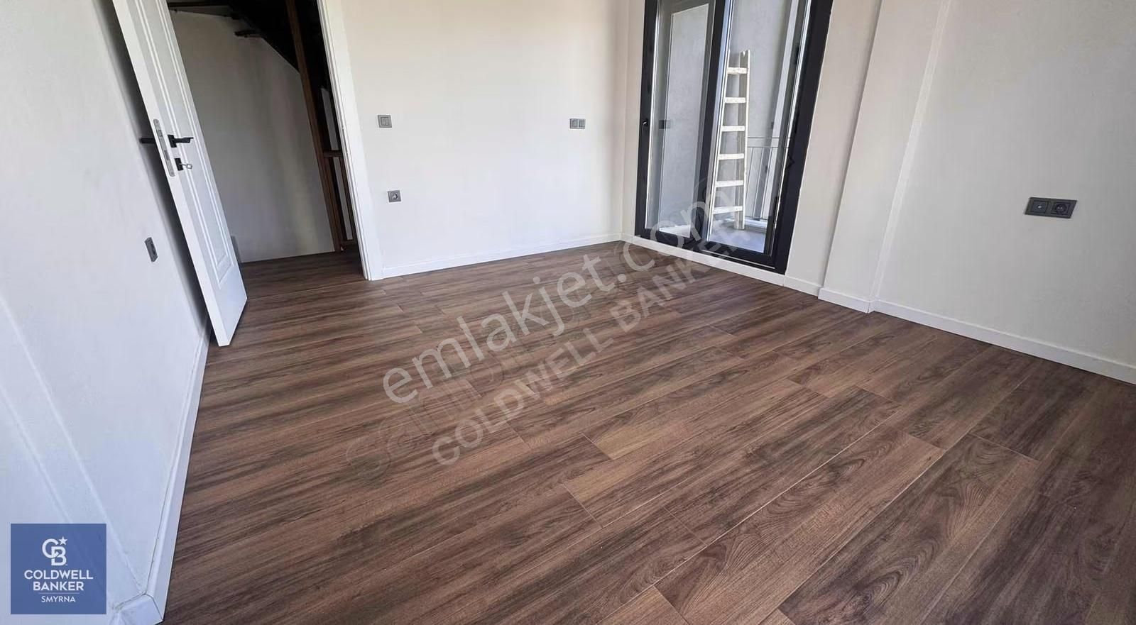 Kuşadası Caddesine Cepheli Sıfır 2+1 Villa - Görsel 30