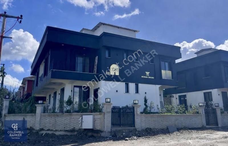 Kuşadası Caddesine Cepheli Sıfır 2+1 Villa - Görsel 4
