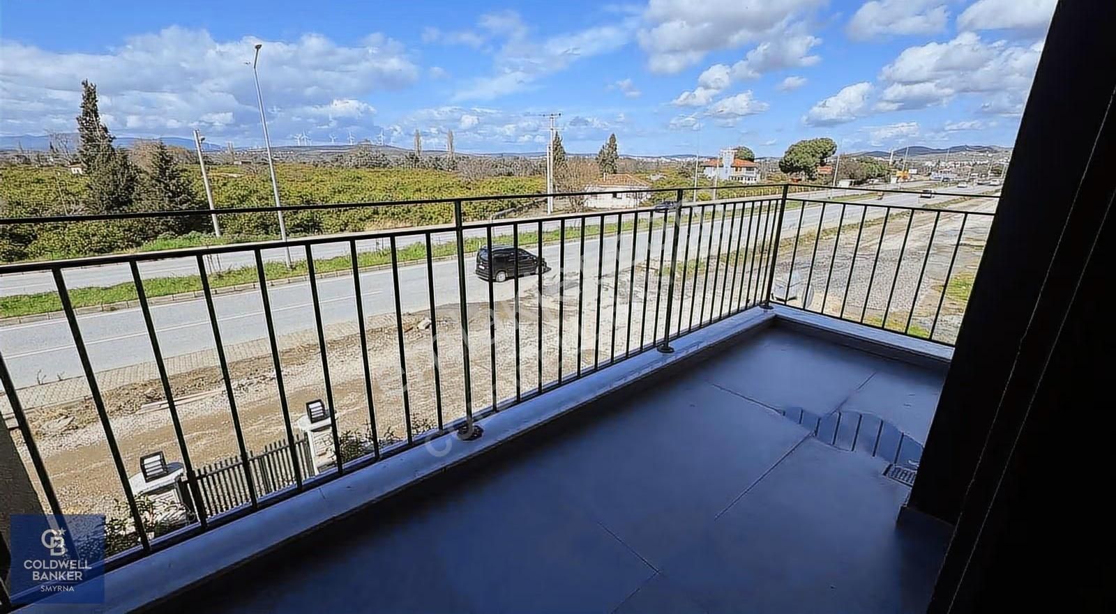 Kuşadası Caddesine Cepheli Sıfır 2+1 Villa - Görsel 8