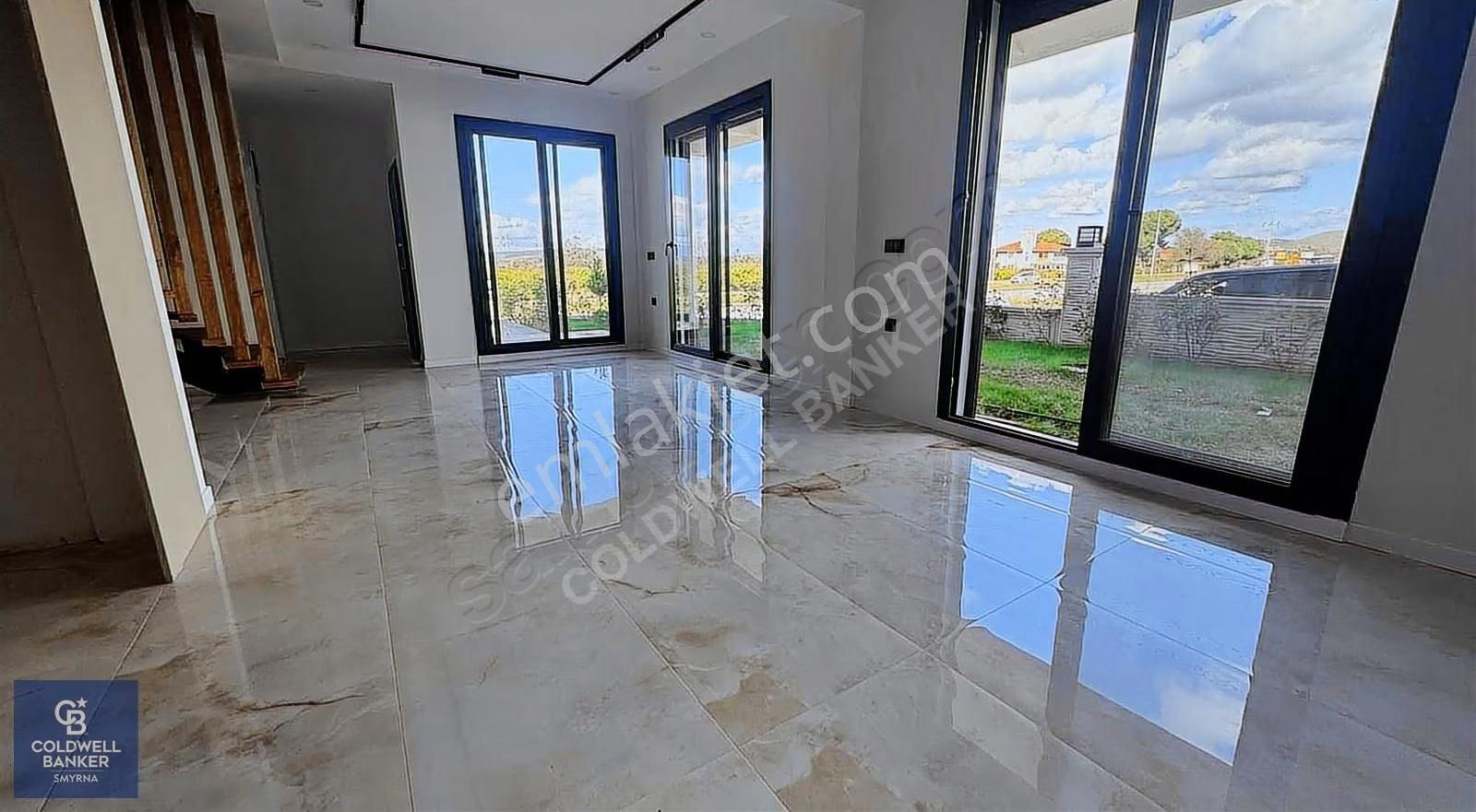 Kuşadası Caddesine Cepheli Sıfır 2+1 Villa - Görsel 3