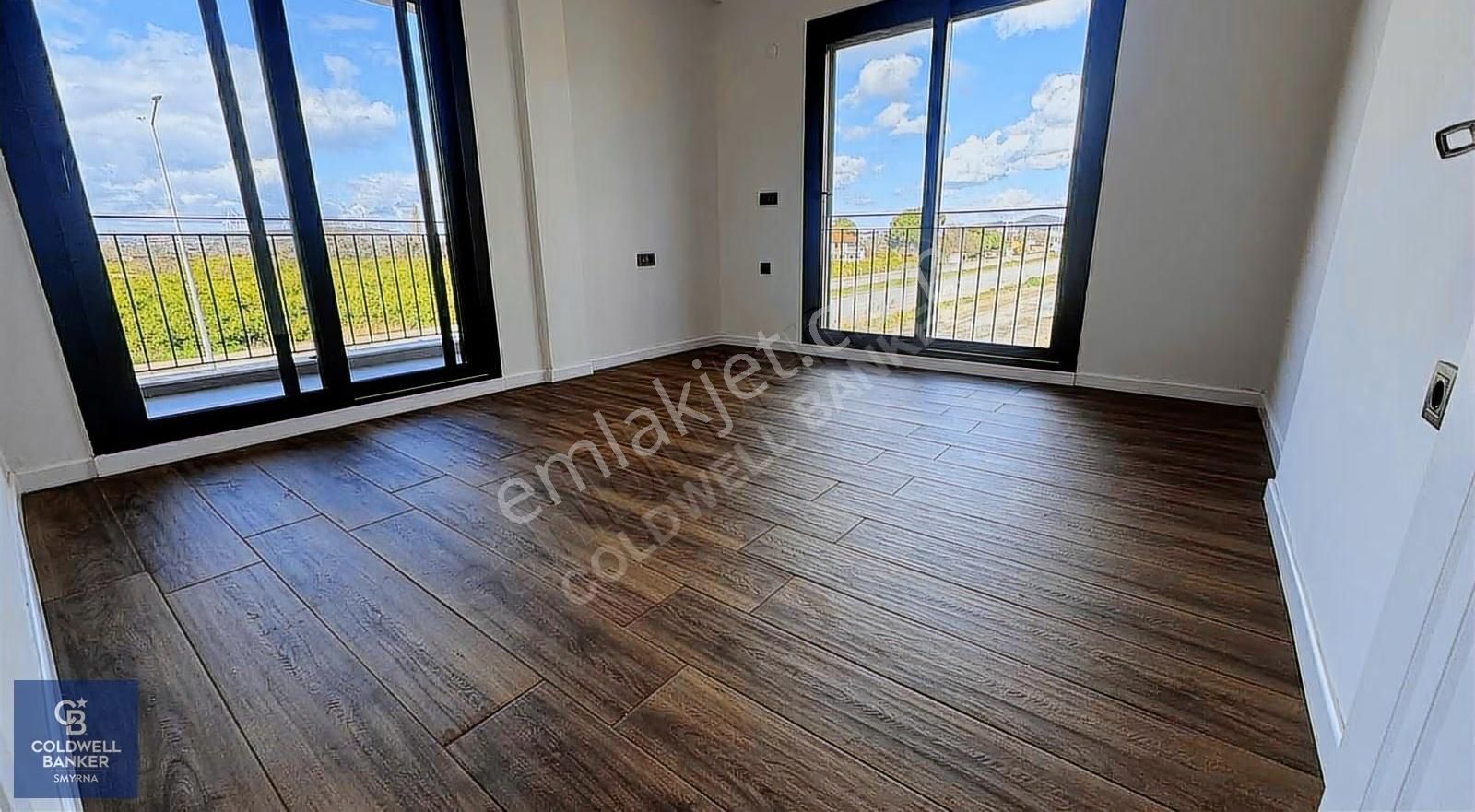 Kuşadası Caddesine Cepheli Sıfır 2+1 Villa - Görsel 32
