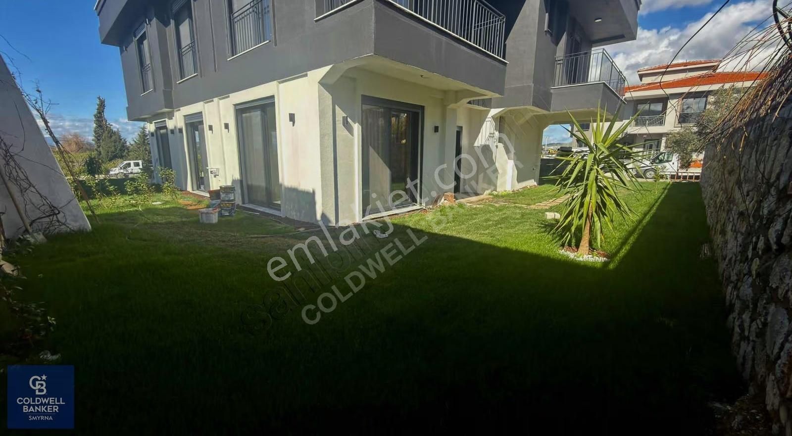 Kuşadası Caddesine Cepheli Sıfır 2+1 Villa - Görsel 19