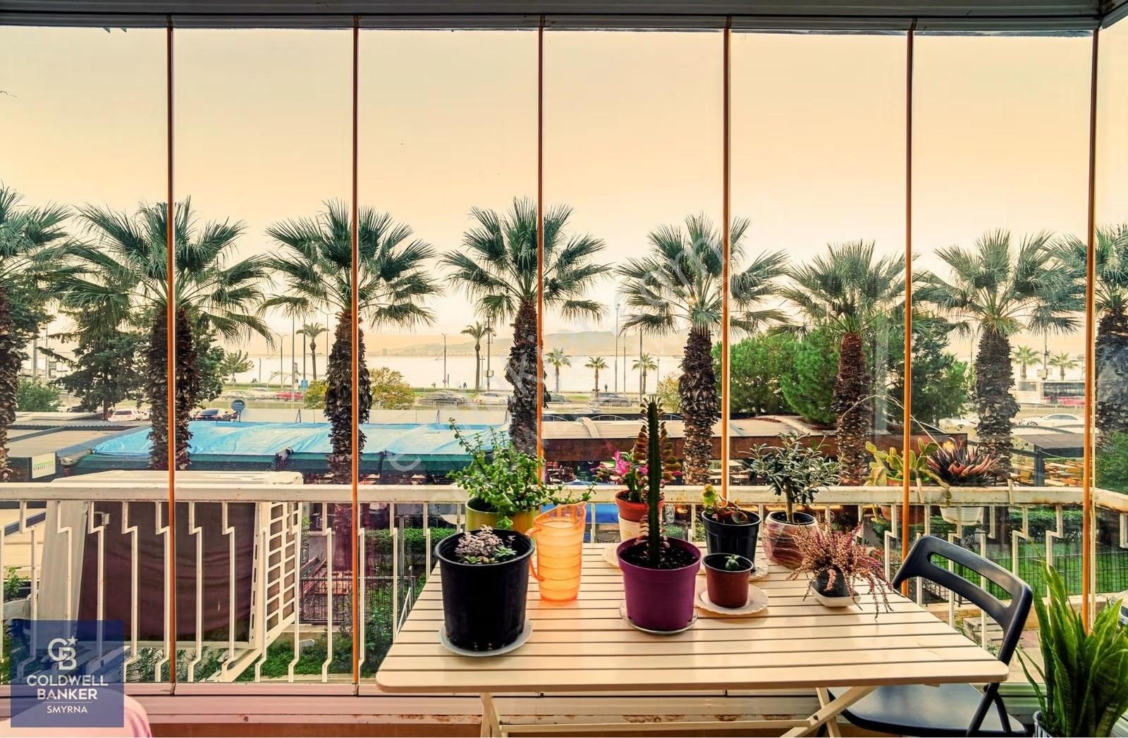 Cb Smyrna'dan Güzelyalı'da Deniz Manzaralı 3+1 Yalı Diresi