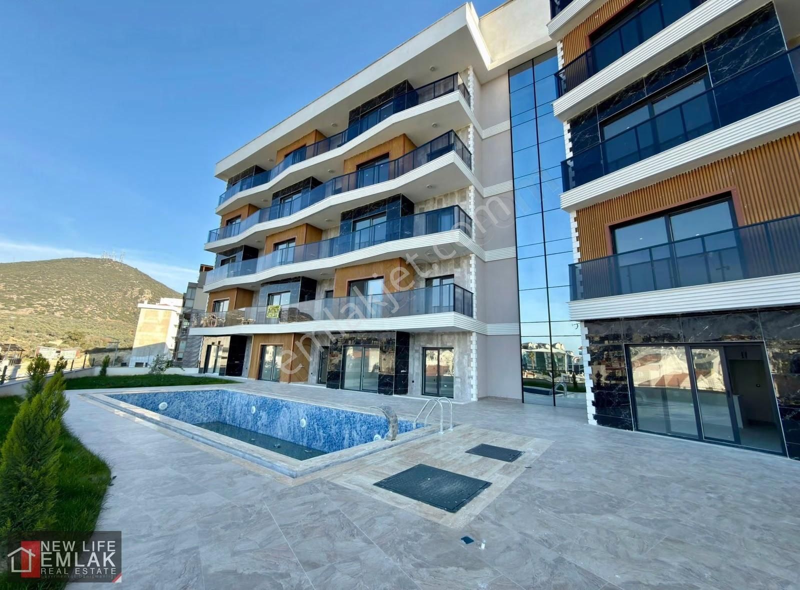 Kuşadası'nda Site İçinde Sıfır Satılık 1+1 Daire - Görsel 3