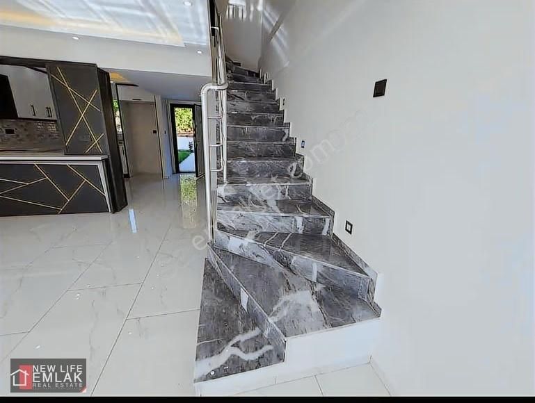 Kuşadasında Marina Bölgesinde Dublex Satılık Villa - Görsel 8