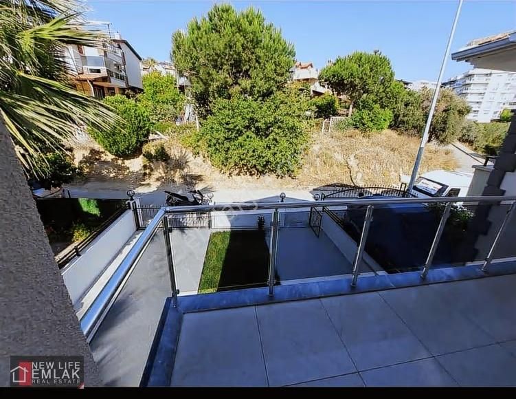 Kuşadasında Marina Bölgesinde Dublex Satılık Villa - Görsel 19