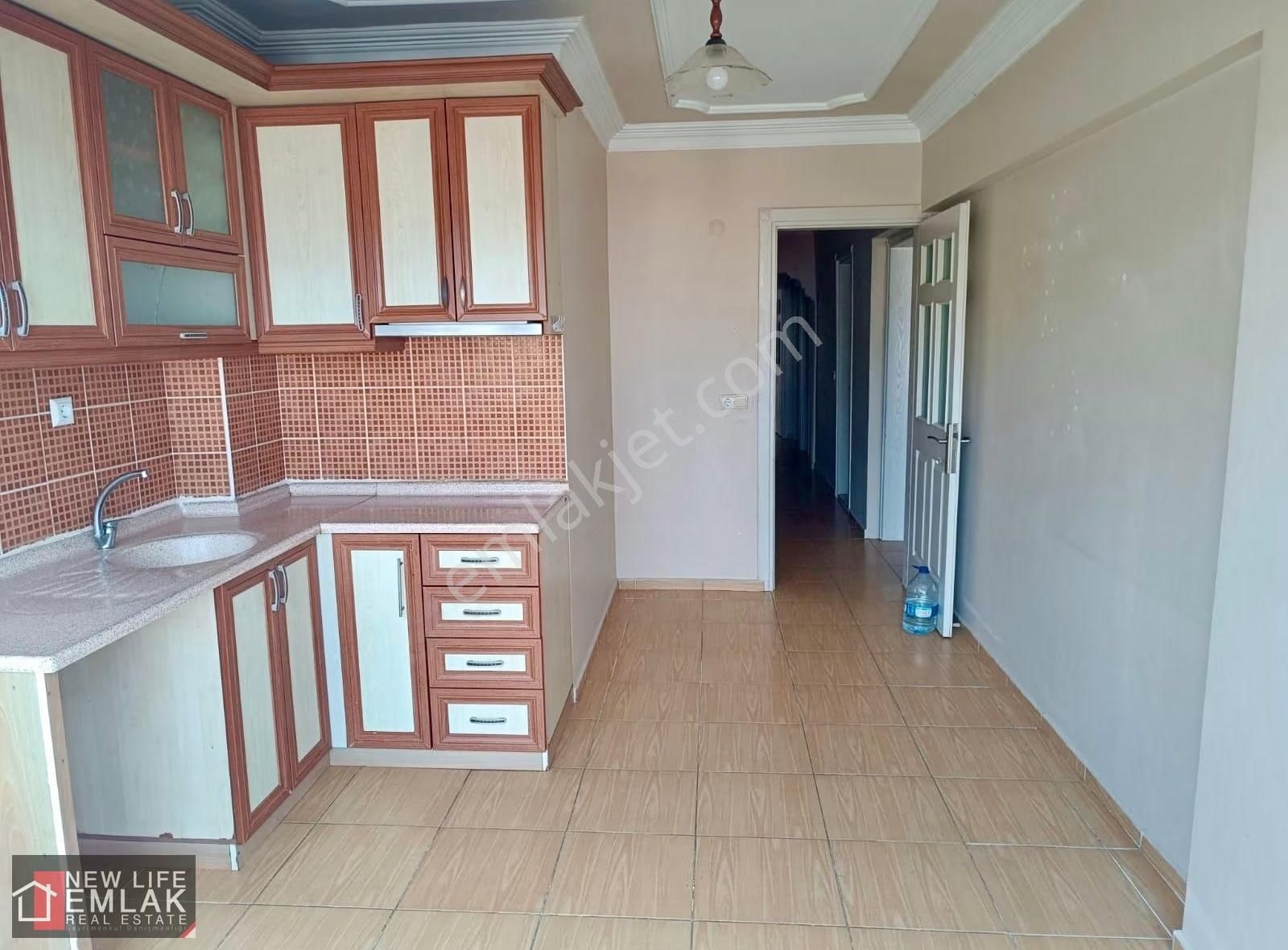 Kuşadası Merkezde Satılık 3+1 Fırsat Daire!! - Görsel 2