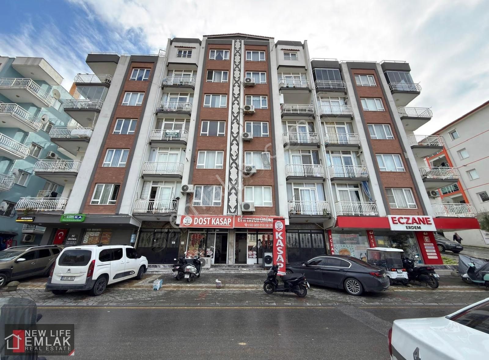 Kuşadası Merkezde Satılık 3+1 Fırsat Daire!!