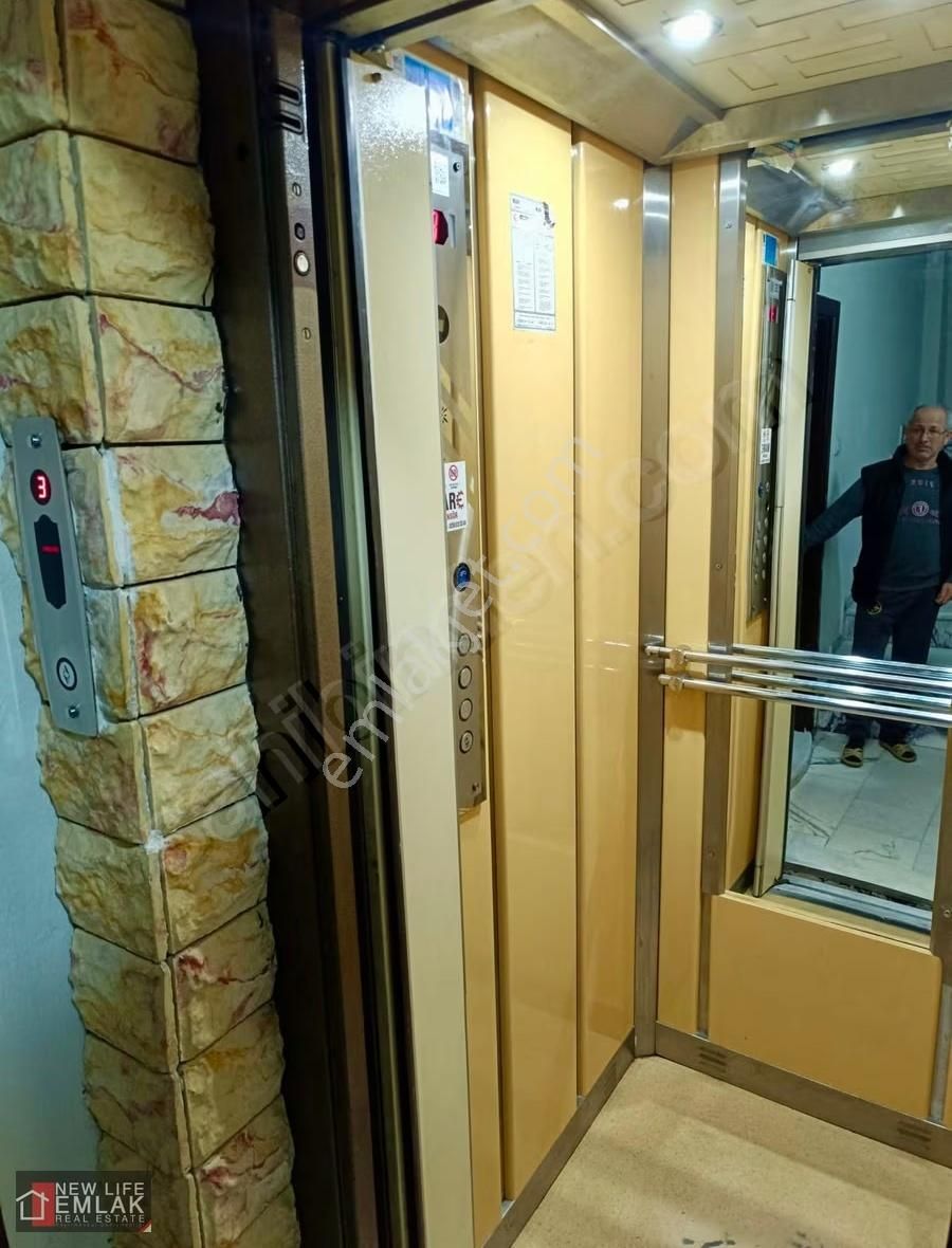 Kuşadası Merkezde Satılık 3+1 Fırsat Daire!! - Görsel 11