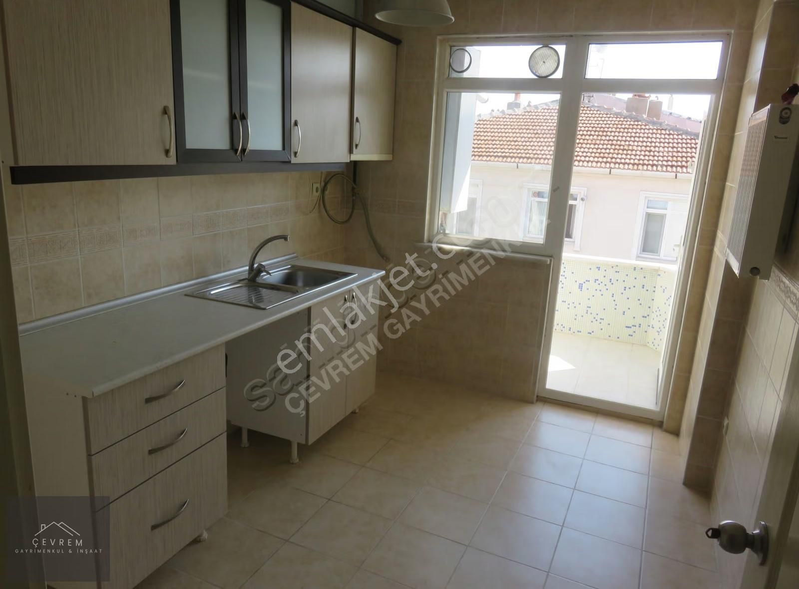 Gültepe'de Harika Konumda Metrobüse Yakın Kiralık 2+1 Arakat - Görsel 2