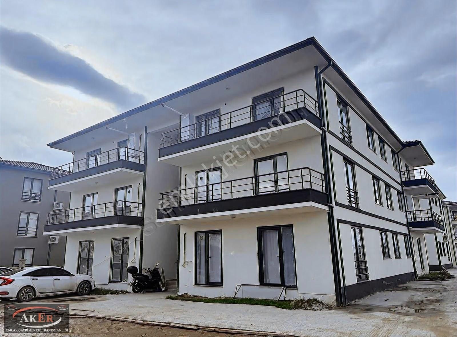 Ömerciklerde | Ara Kat | İskanlı | Ön Cephe | Sıfır | 3+1 Daire