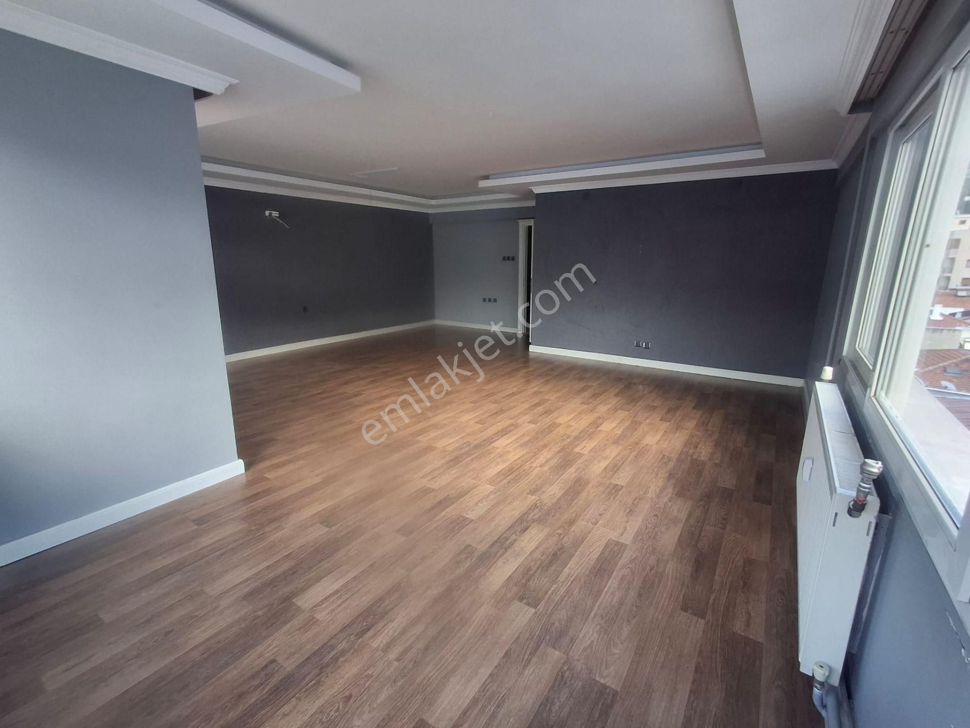 Karataş Lisesi Refüjlü Geniş Yolda Köşe K.mutfak D.gaz 3+1 - Görsel 3