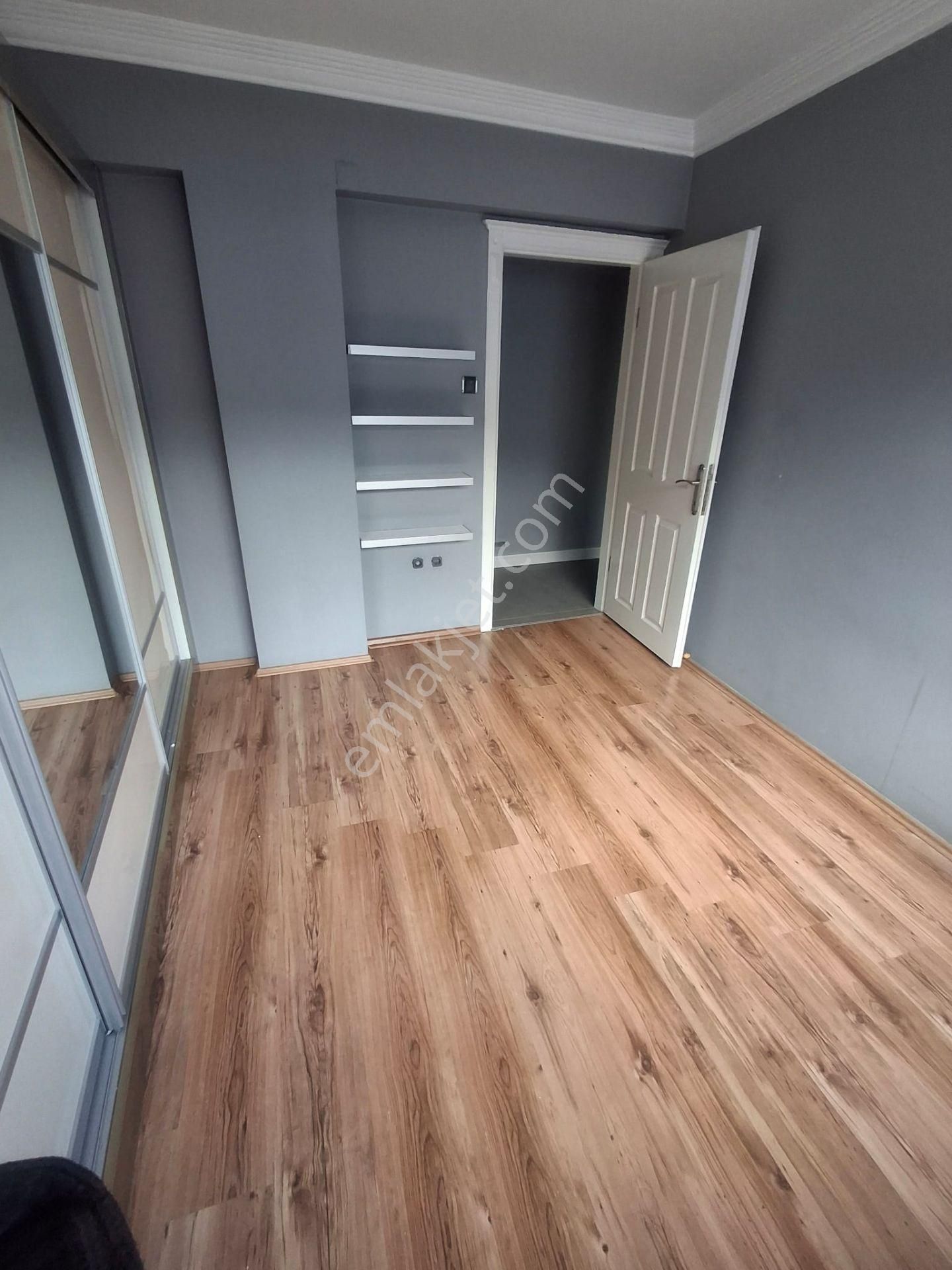 Karataş Lisesi Refüjlü Geniş Yolda Köşe K.mutfak D.gaz 3+1 - Görsel 27