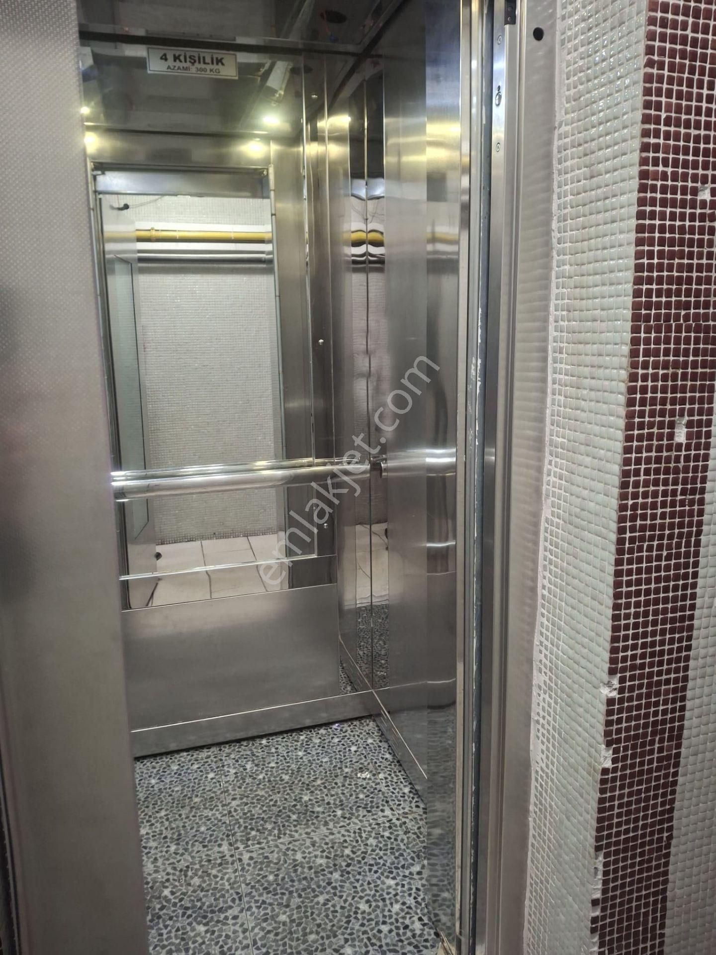 Karataş Lisesi Refüjlü Geniş Yolda Köşe K.mutfak D.gaz 3+1 - Görsel 9