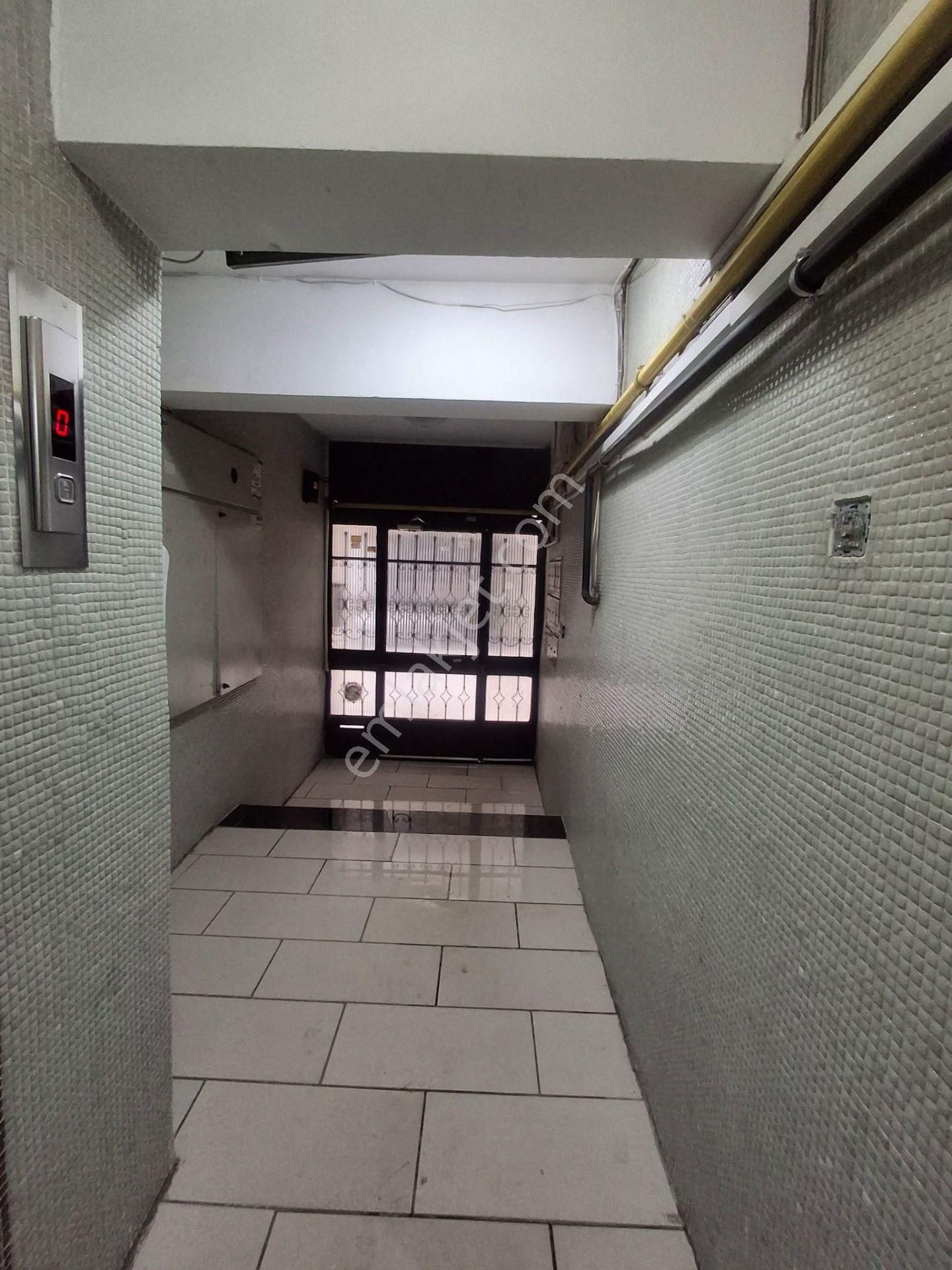 Karataş Lisesi Refüjlü Geniş Yolda Köşe K.mutfak D.gaz 3+1 - Görsel 8