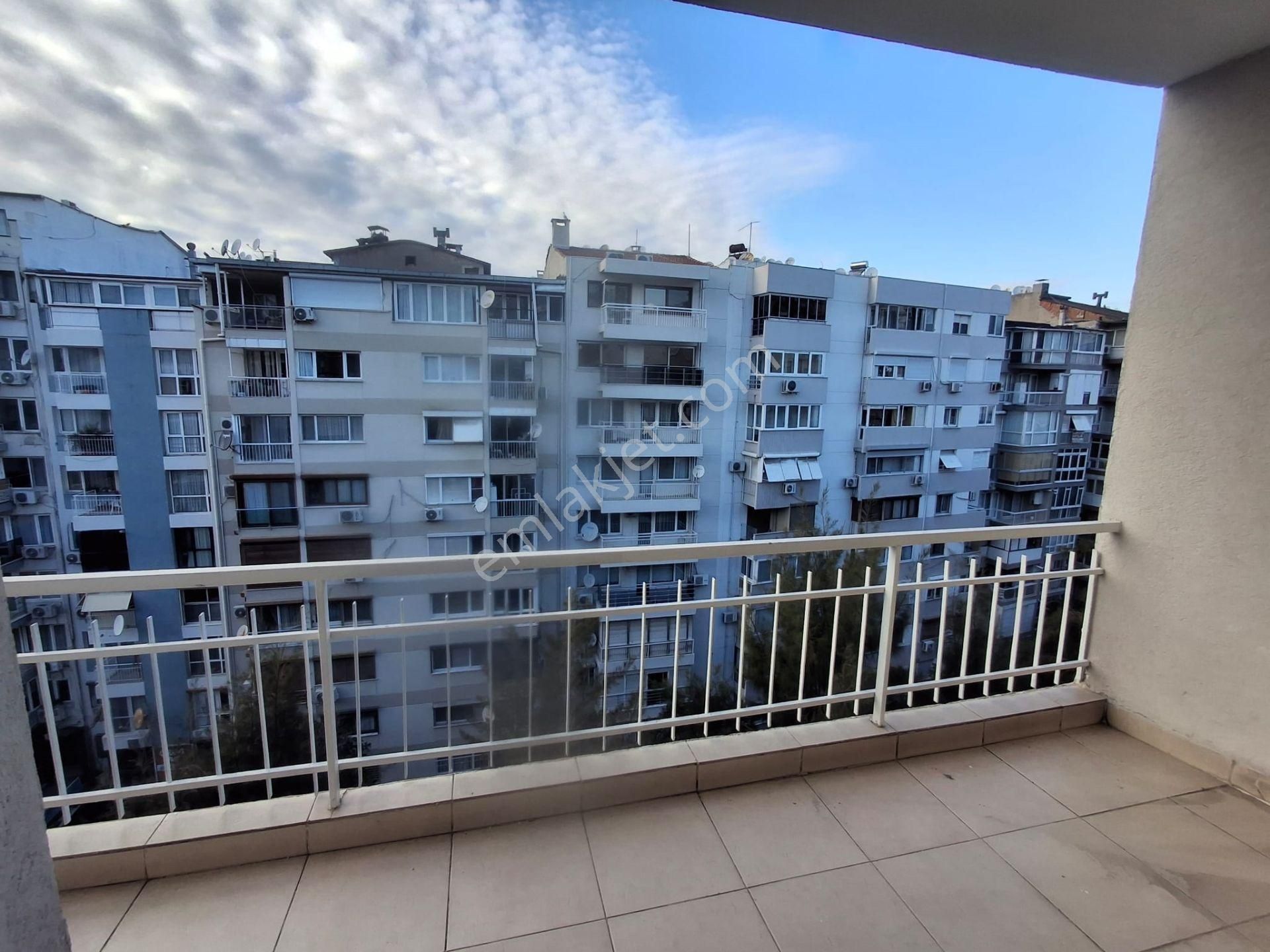 Karataş Lisesi Refüjlü Geniş Yolda Köşe K.mutfak D.gaz 3+1 - Görsel 10