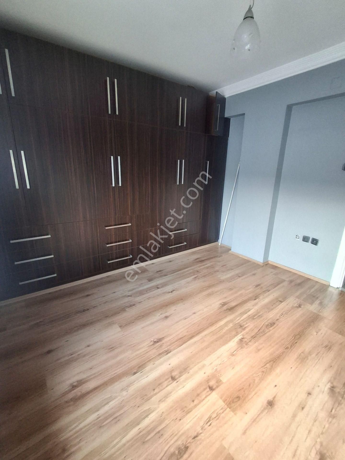 Karataş Lisesi Refüjlü Geniş Yolda Köşe K.mutfak D.gaz 3+1 - Görsel 22