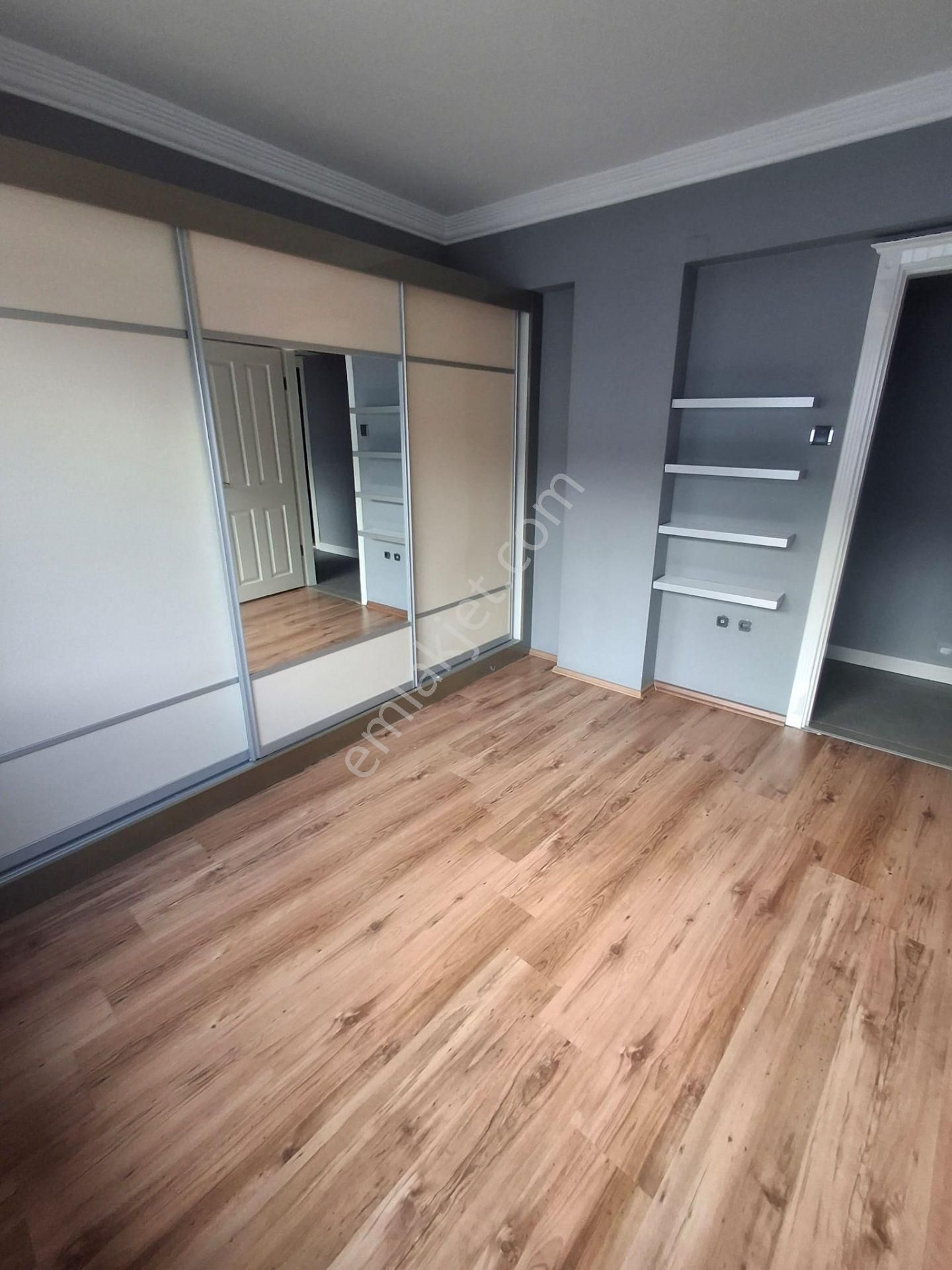 Karataş Lisesi Refüjlü Geniş Yolda Köşe K.mutfak D.gaz 3+1 - Görsel 24