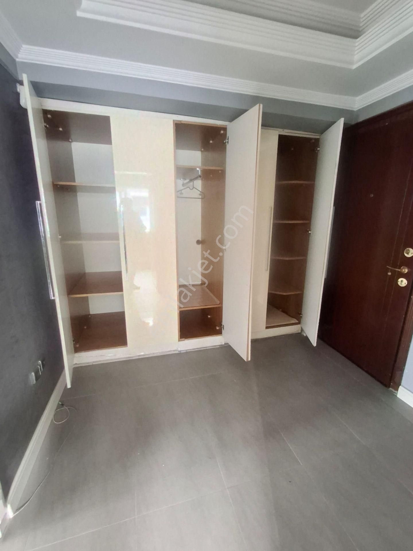 Karataş Lisesi Refüjlü Geniş Yolda Köşe K.mutfak D.gaz 3+1 - Görsel 18