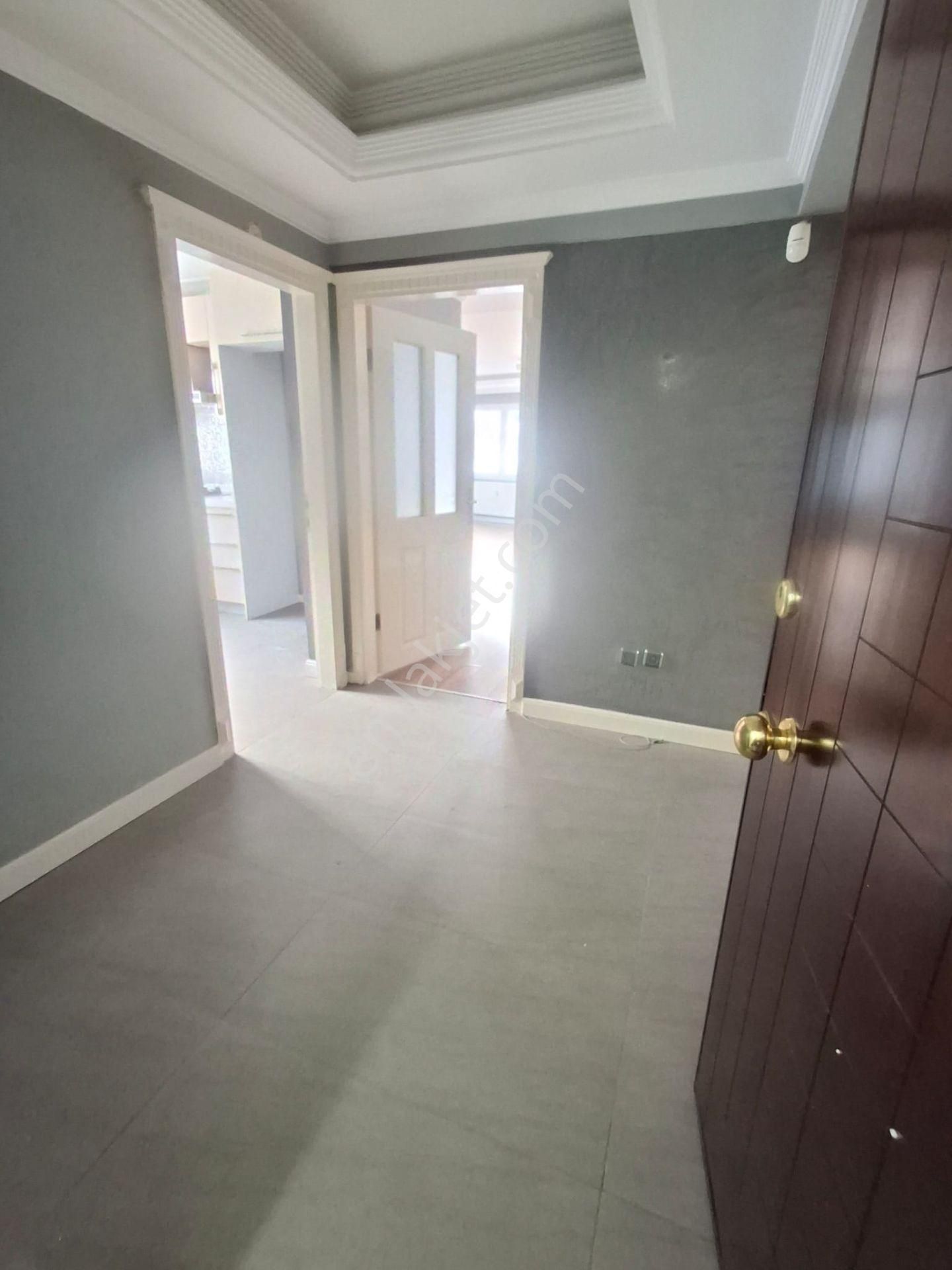 Karataş Lisesi Refüjlü Geniş Yolda Köşe K.mutfak D.gaz 3+1 - Görsel 16