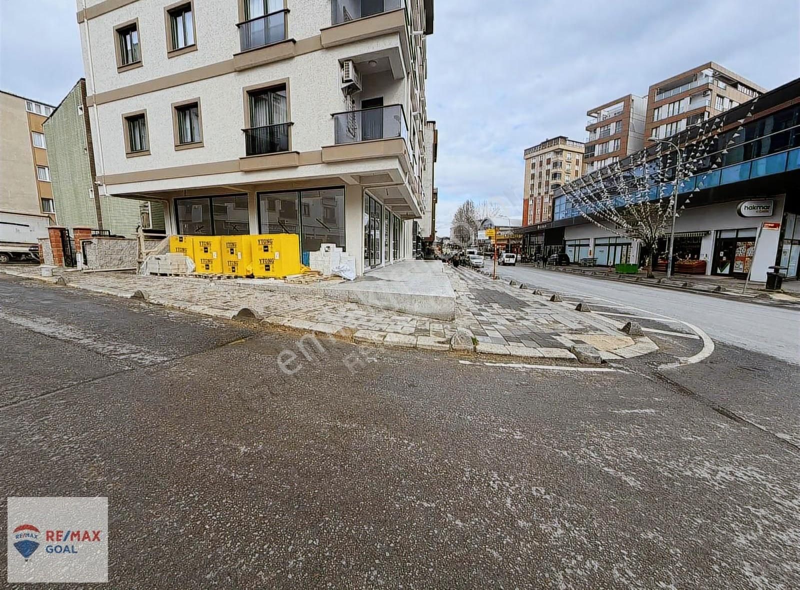 Çekmeköy Taşdelen'de Cadde Cepheli Yüksek Potansiyelli Dükkan - Görsel 12
