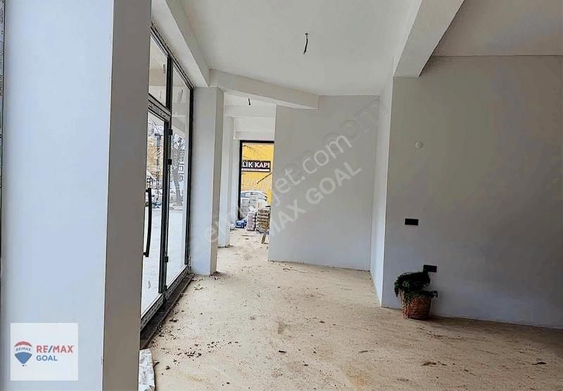 Çekmeköy Taşdelen'de Cadde Cepheli Yüksek Potansiyelli Dükkan - Görsel 3