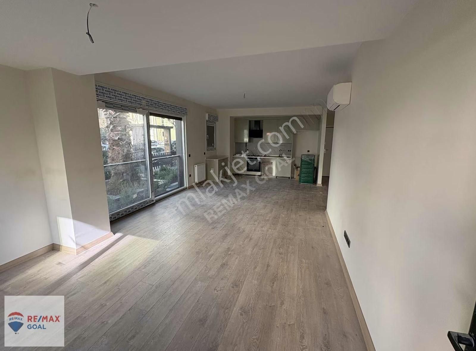 Suadiyede Merkezi Konumda, Bahçe Manzaralı, 3+1, Kiralık Daire