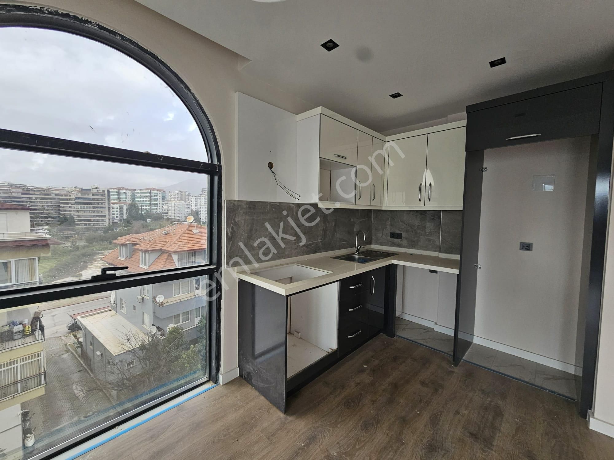 Alanya Kestel'de Satılık 1+1 Fırtsat Daire Havuz Manzaralı - Görsel 12