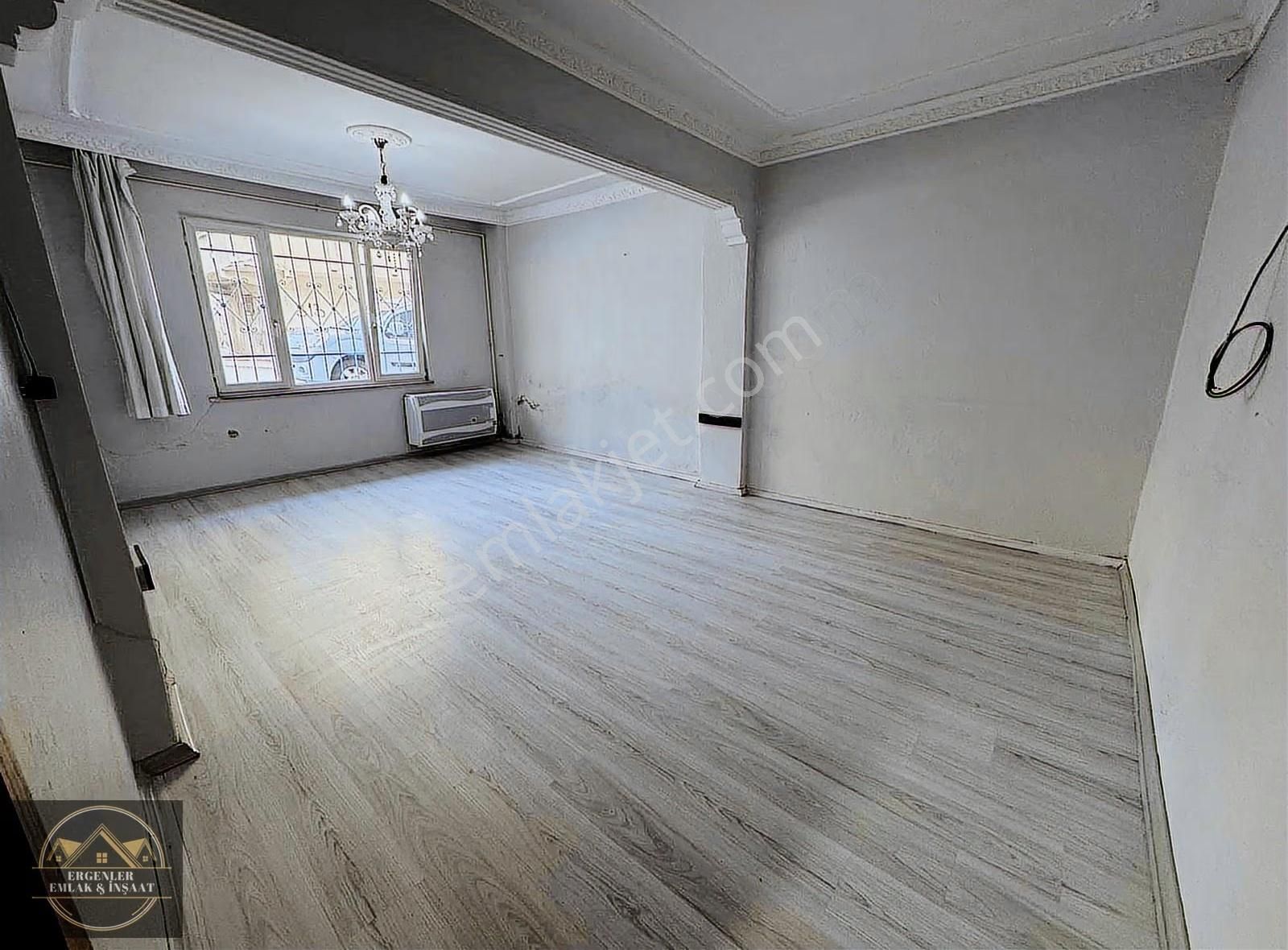 Avcılar Tahtakale'de Bahçeli 2+1 Giriş Kat Daire