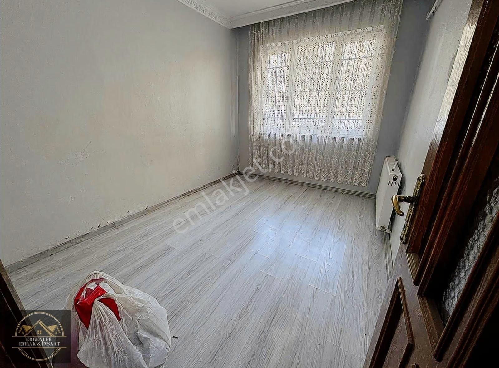 Avcılar Tahtakale'de Bahçeli 2+1 Giriş Kat Daire - Görsel 2